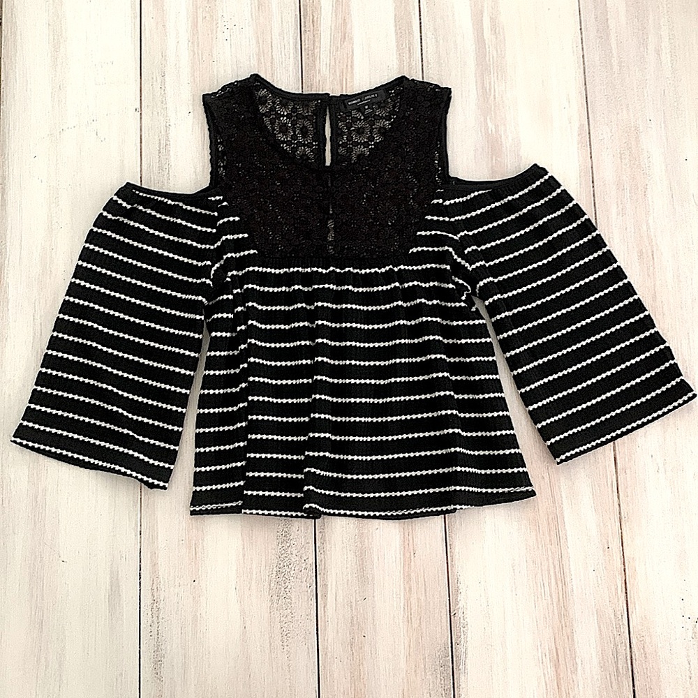 Romeo & Juliet Couture Women's Sz Medium Black White Striped Cd Sldr Top